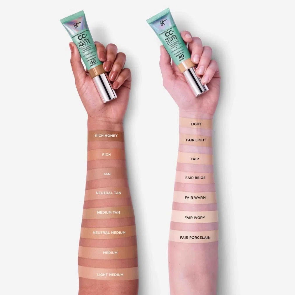 IT Cosmetics, Base de Maquillaje Matificante y Control de Brillo 16h, Minimiza Poros, Hidrata 24h, Your Skin But Better CC+ Natural Matte SPF 40, Tono Light Medium, 32 ml