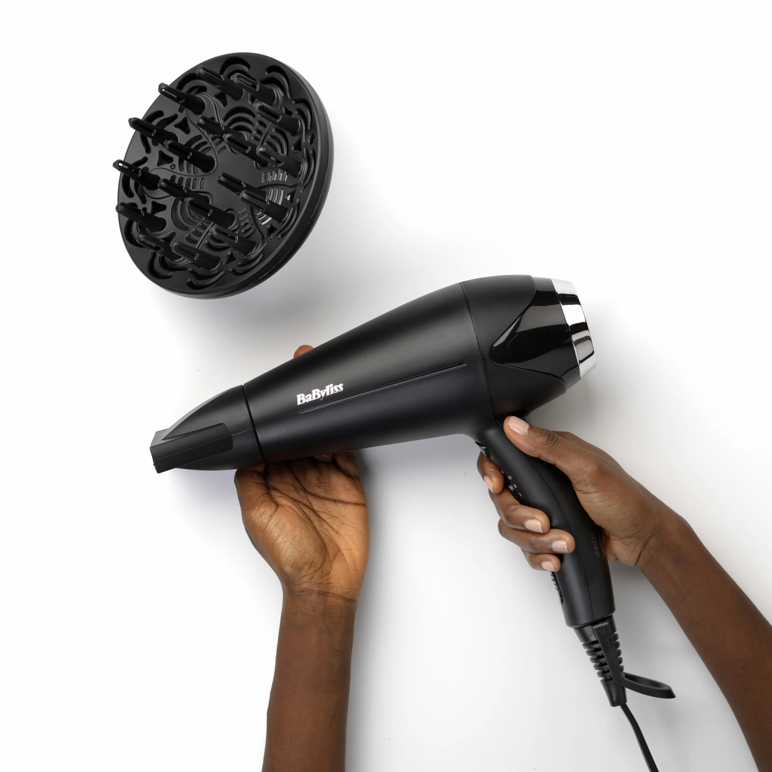 BaByliss Secador de Pelo Turbo Smooth - Secador potente de 2200W, Difusor grande, Tecnología iónica antiencrespamiento, 3 ajustes de temperatura 2 velocidades, Negro, D572DE