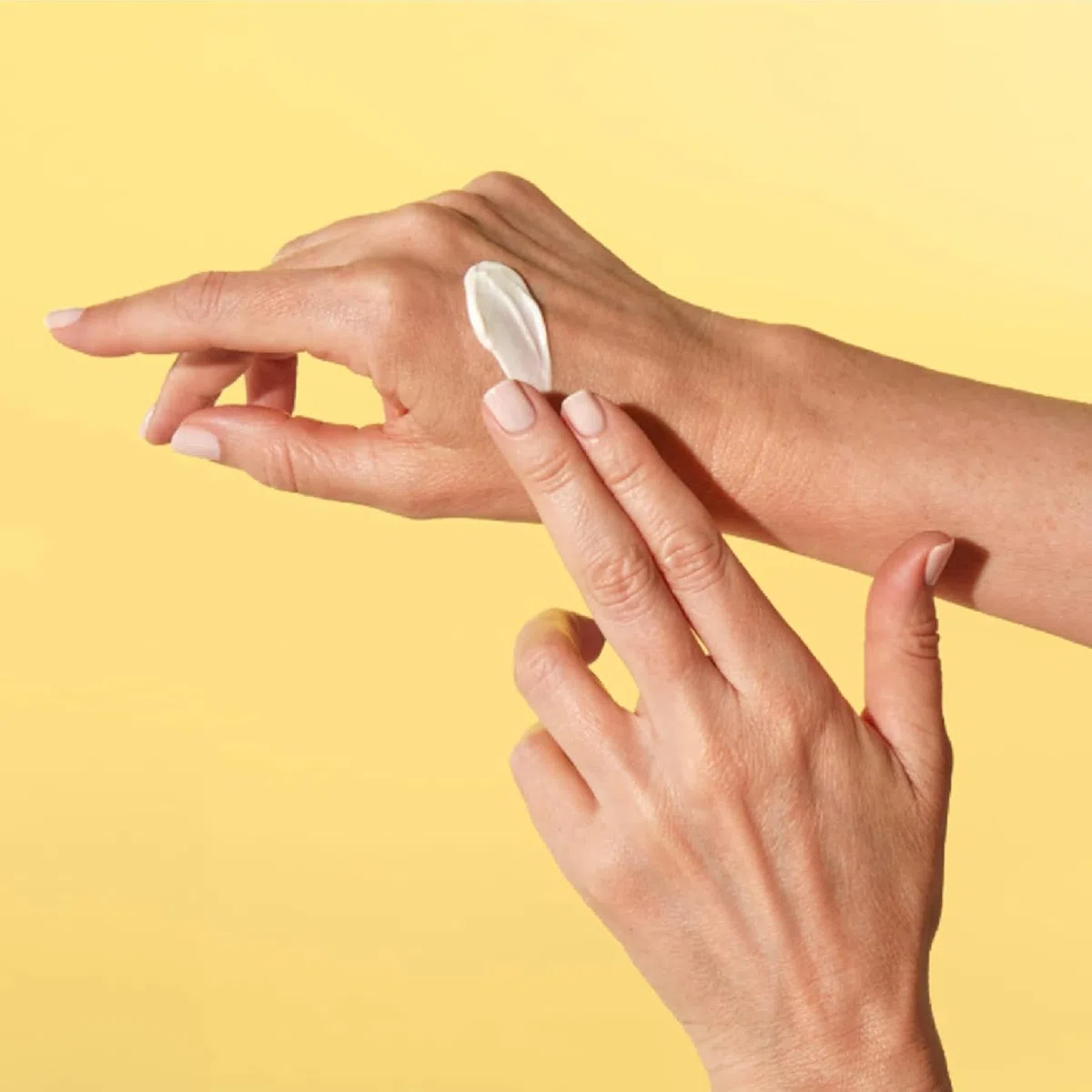 STRIVECTIN Crema de manos aclaradora y reafirmante con control de crepé, 30 ml
