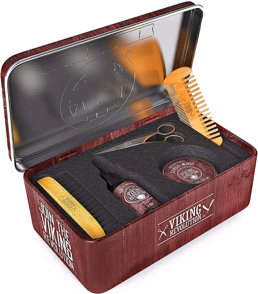 Viking Revolution Kit de Barba y Bigote Para Hombre - Juego Champú, Cepillo Cerdas de Jabalí, Peine de Madera, Bálsamo de Sándalo, Aceite, Tijeras