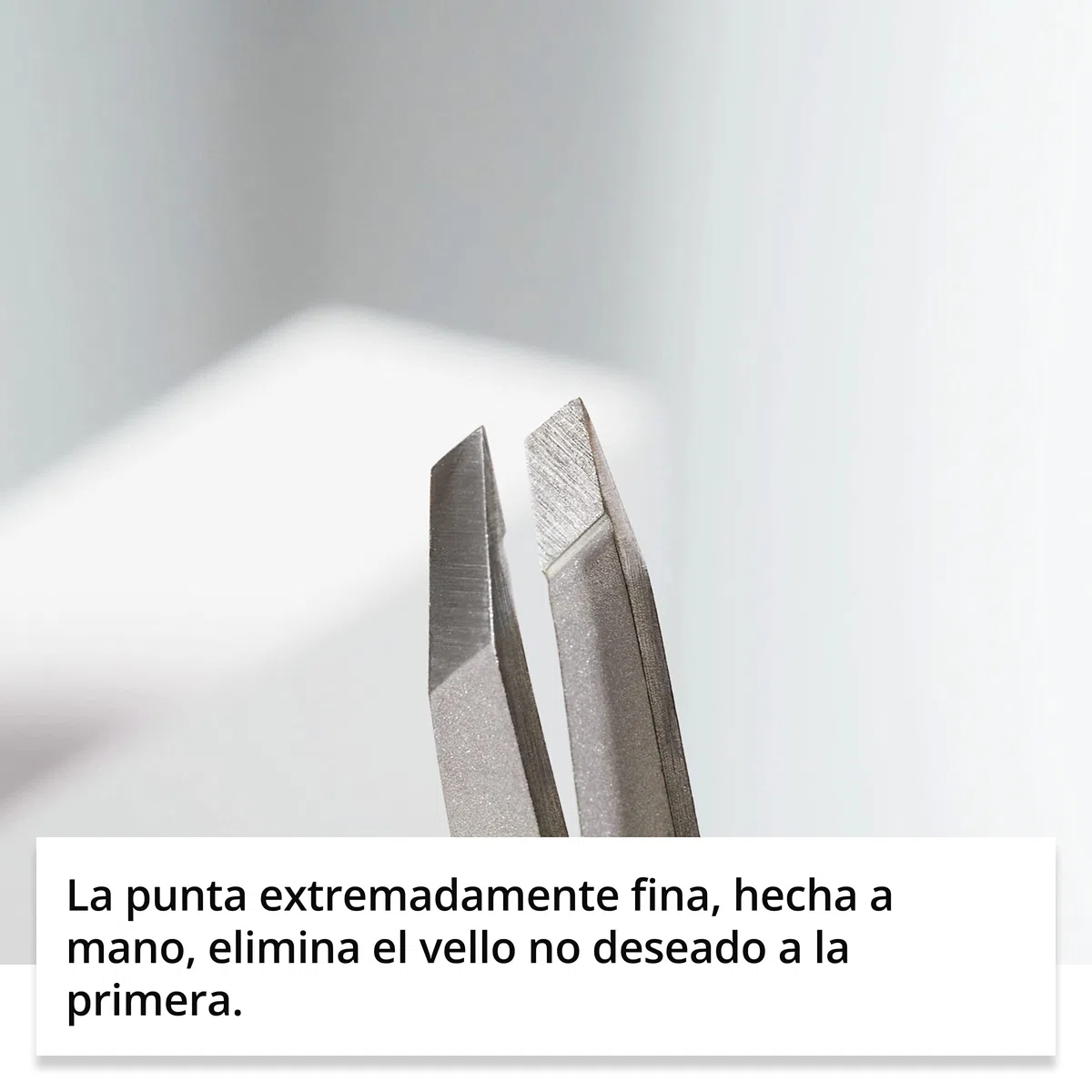 Rubis clásico - Pinzas de Depilar Profesionales - Pinza de Acero Inoxidable - Depilacion de Gran Precision para Cejas y Pelo Facial (oblicua / slant, negro)