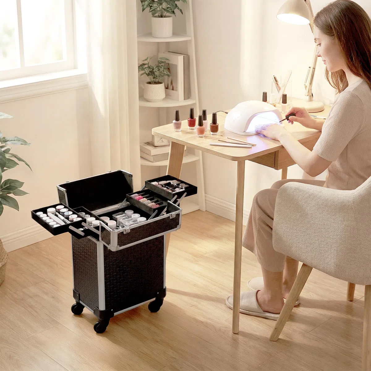 HOMCOM Maleta de Maquillaje Profesional con Ruedas, Maletín de Maquillaje con Mango, 2 Bandejas, Compartimento Inferior, Cerradura y 2 Llaves, para Salón, Peluquería, Negro