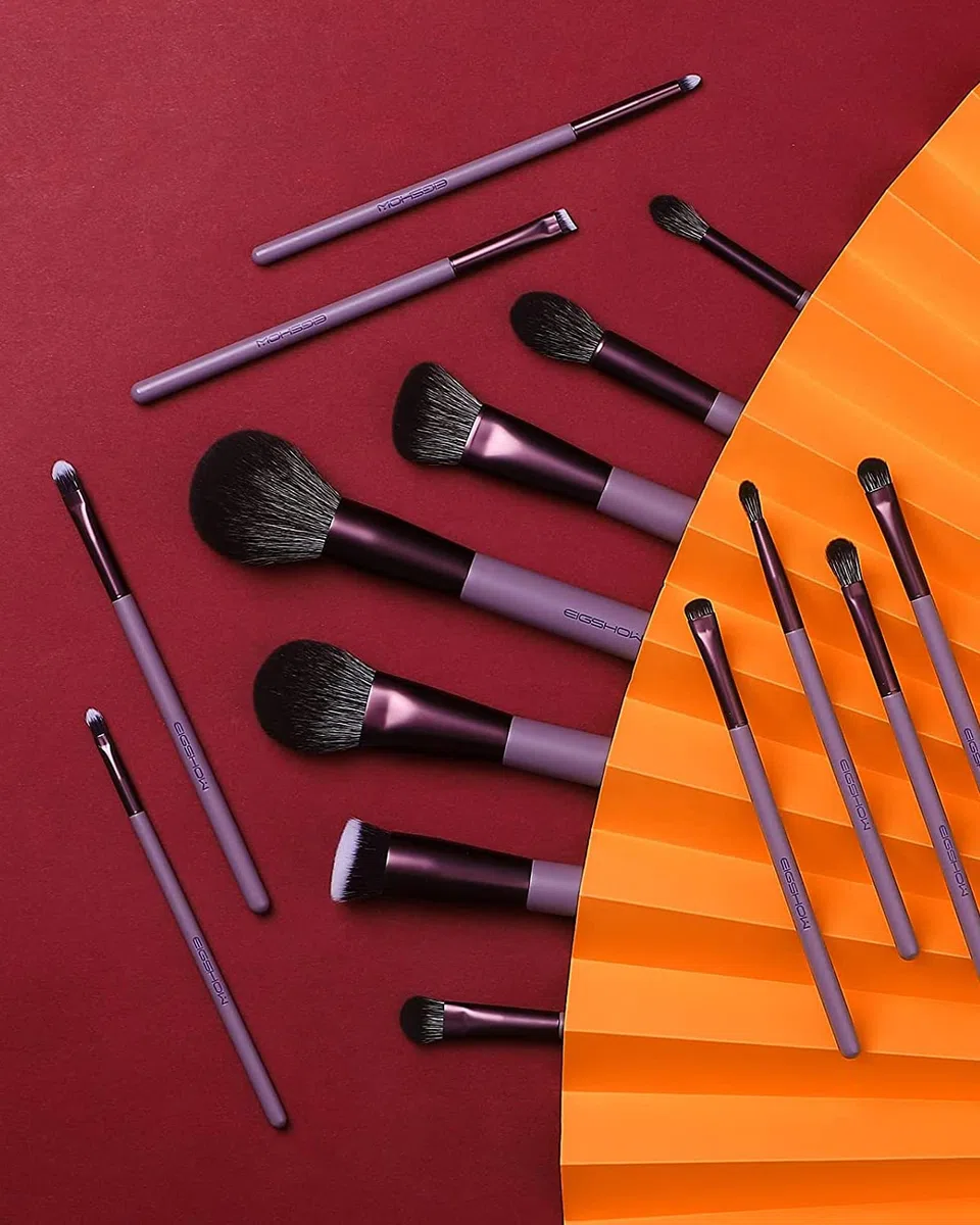 EIGSHOW Juegos de brochas de maquillaje, 15 brochas de maquillaje veganas esenciales, juego de brochas de maquillaje de calidad artesanal incluye 7 juegos de brochas de sombra de ojos Vital