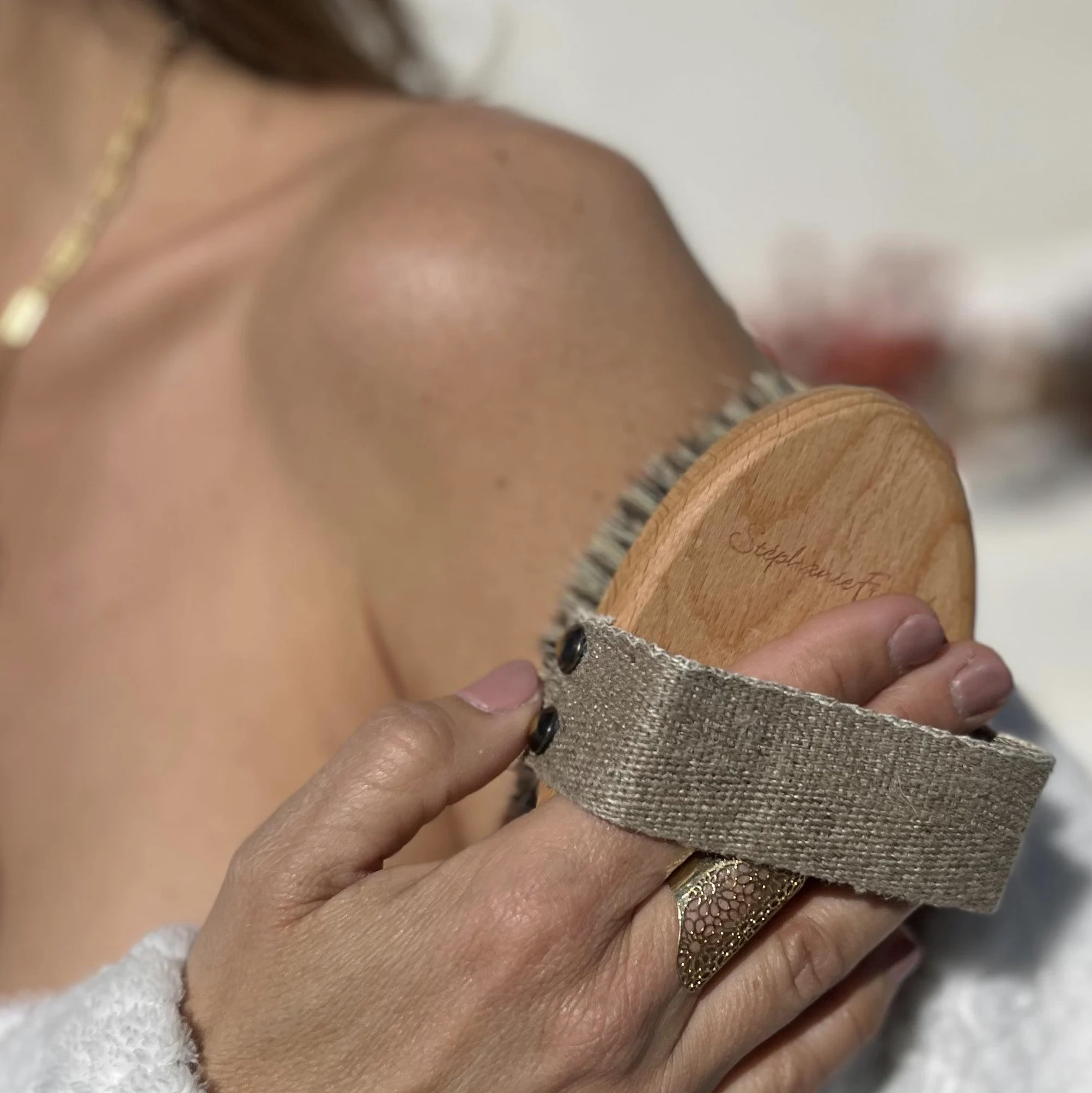 Cepillo seco de drenaje linfático – Dry Brushing antielilitis, exfoliación natural, energía – Fibras de Tampico & Crin de Caballo – Made in Germany