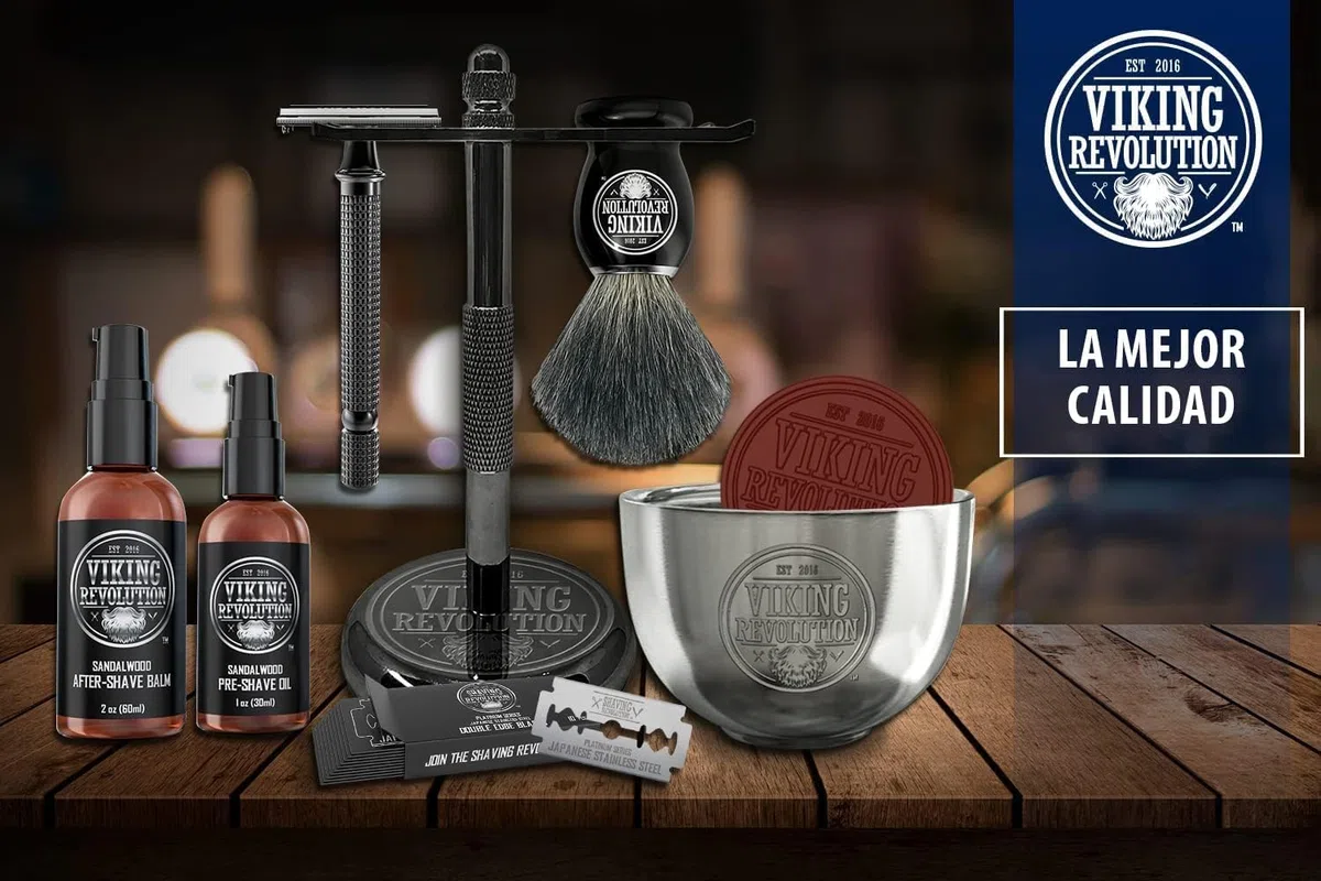 Viking Revolution - Kit de Afeitado de Lujo - Regalo Hombre - Incluye Maquinilla, Soporte, Tazón, Bálsamo, Aceite Pre-Afeitado y Brocha de Tejón - Perfecto Set de Afeitado