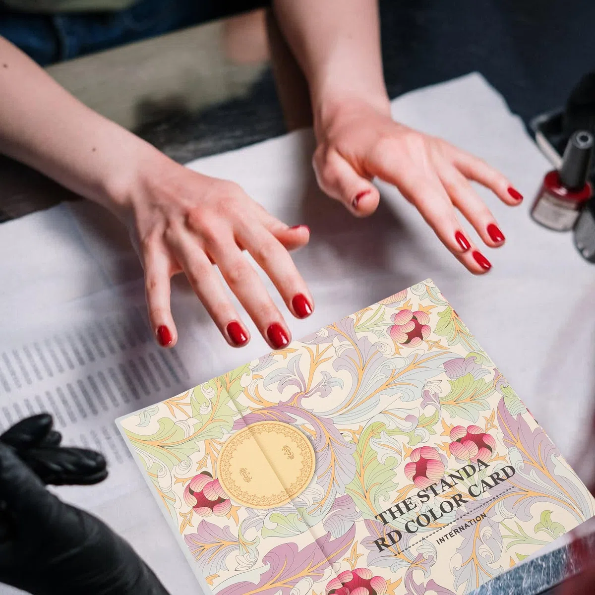 Genérico Muestrario de Uñas para Pintar Libro 120 Esmaltes, Tabla de Colores Carcasa ABS, para Uso en Salones y Prácticas de Uñas Semipermanentes