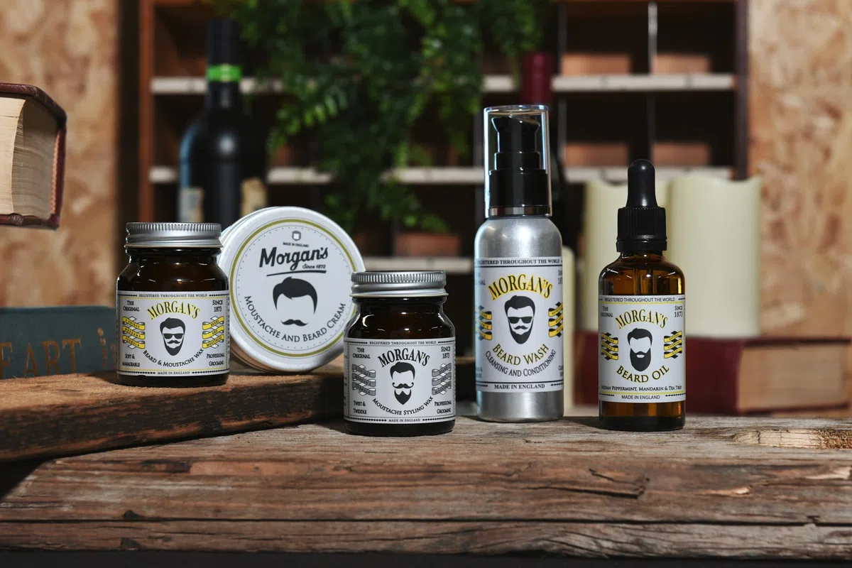 Morgan's Pomade Cera para Barba y Bigote con Ingredientes Naturales, Modela y Acondiciona la Barba con Aceite de Jojoba, Aroma Masculino 50g