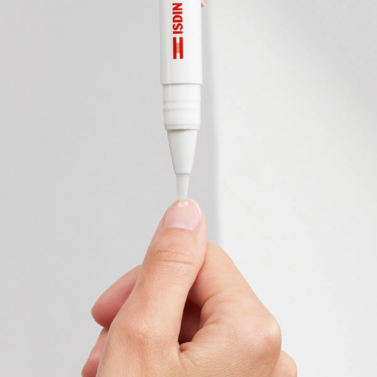 ISDIN SI-NAILS MICOXPERT MD, para el tratamiento y la prevención de infecciones fúngicas leves o moderadas en uñas de manos y pies, 4,5ml