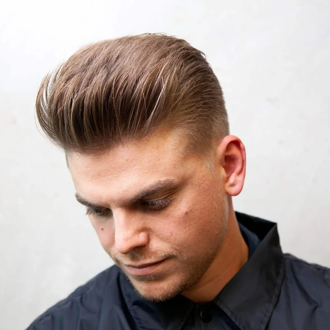 Uppercut Deluxe Clay, Producto Profesional a Base de Agua para un Acabado de Aspecto Natural, Fijación Fuerte y Brillo Bajo, Producto para el Cabello de Hombre 70g