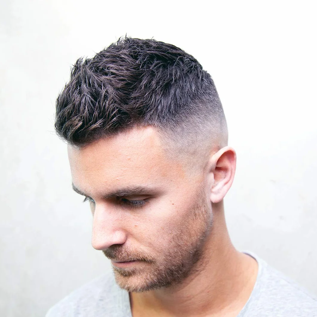Uppercut Deluxe Clay, Producto Profesional a Base de Agua para un Acabado de Aspecto Natural, Fijación Fuerte y Brillo Bajo, Producto para el Cabello de Hombre 70g