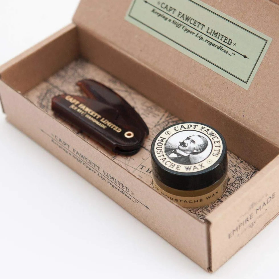 Captain Fawcett Estuche Cera Bigote Sándalo & Peine Captain Fawcett 300 g